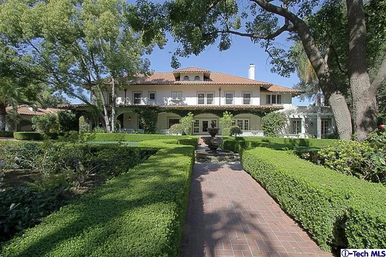 795 Oak Knoll Circle