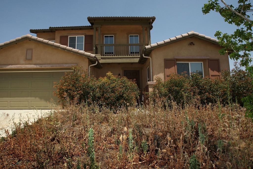 California Town Spraypaints Lawns Of Foreclosed Homes Green