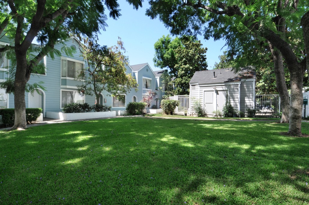 587 N. Garfield #5, Pasadena. townhome attached garage for sale listing