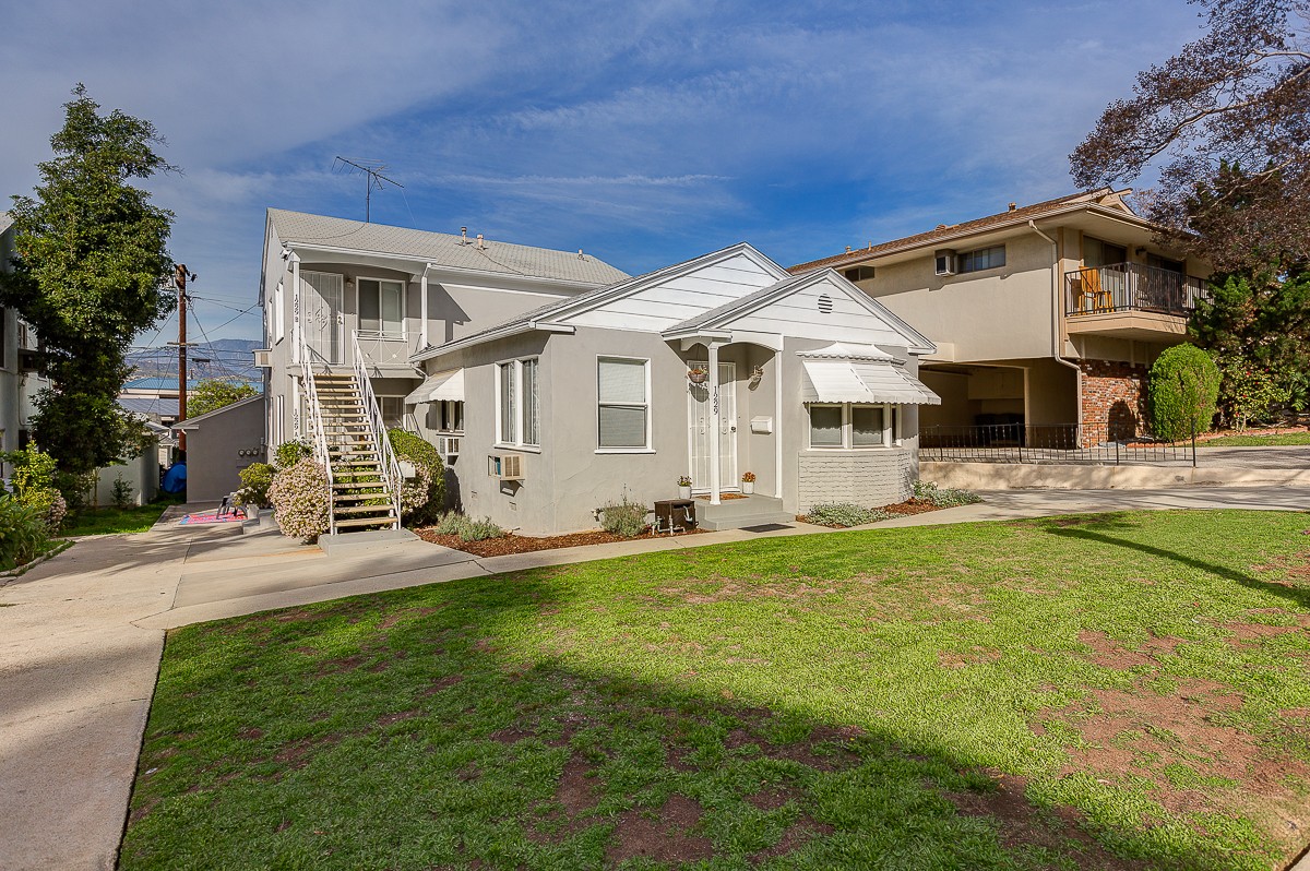 Just Listed Adams Hill Triplex 1229 Romulus Drive, Glendale