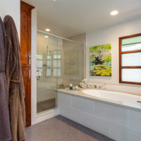 Staging Your Bathroom for Sale 2