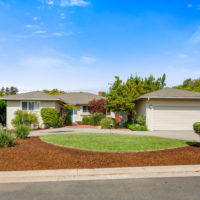 4451 Hobbs Drive La Canada - Just Listed!