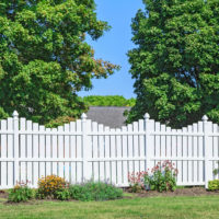 Pros and Cons of a Vinyl Fence