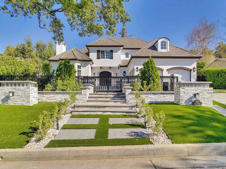 1929 Lyans Dr La Canada
