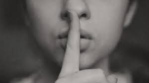 When Silence Wins: Buyer Strategy in Multiple-Offer Situations